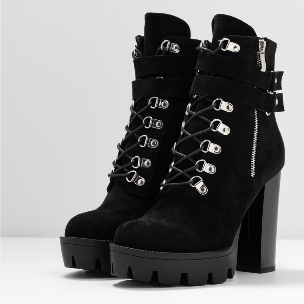 ASOS Raid Vegan Suede Lug Sole Platform Lace Up Ankle Boots Size 9
